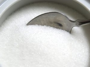 Läs mer om artikeln 10 sätt hur Socker skadar din hälsa